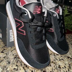 New Balance never worn, black & pink, women’s size 9